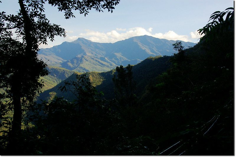 登山步道北眺大母母山、麻留賀山 2