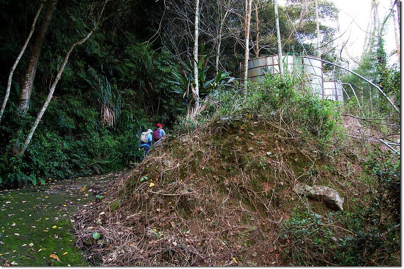 土濁山停車處登山口