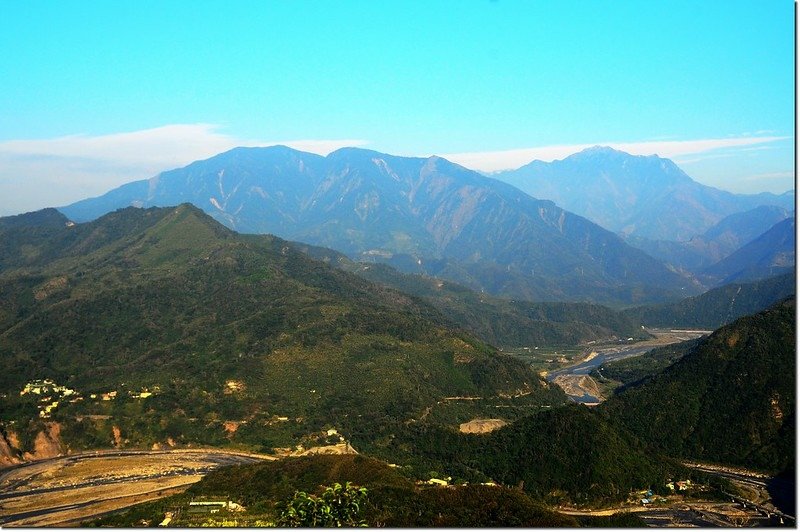 牛轀轆山東北望水社大山、卓社大山