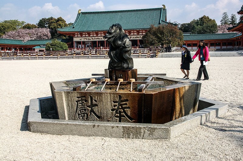 左青龍之手水舍(神社、寺廟等讓參拜者洗手和漱口處所)