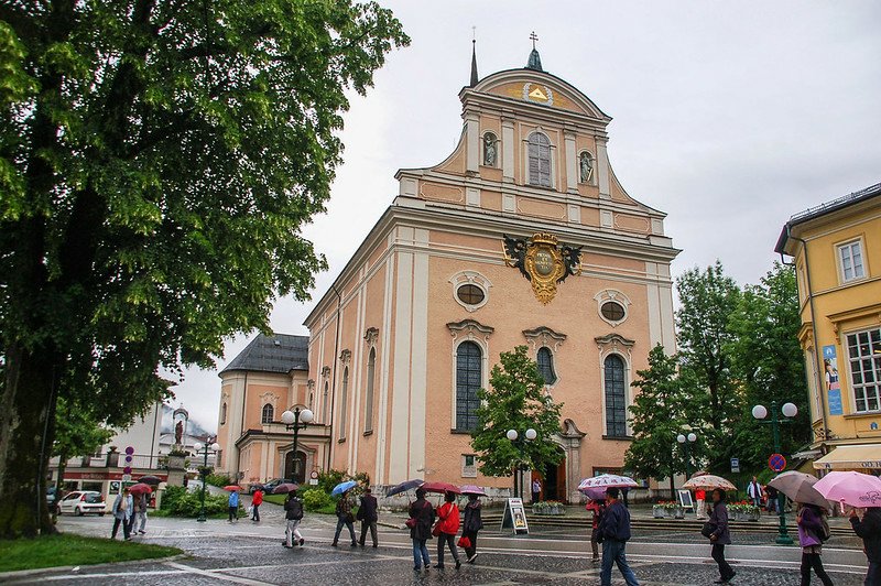 Stadtpfarrkirche Bad Ischl(Parish Church of Bad Ischl)正門 1