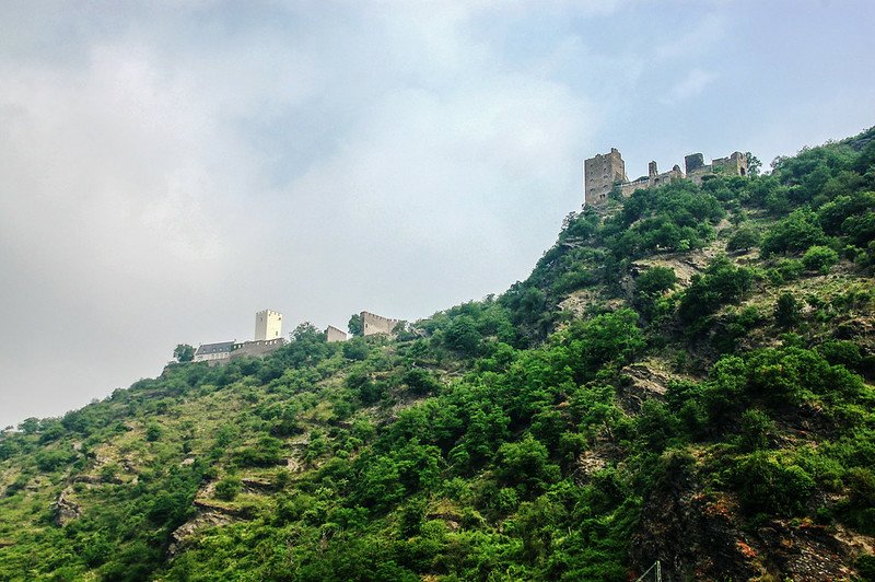 Burg Sterrenberg(L) &amp; Liebenstein(R)--Kamp Bornhofen