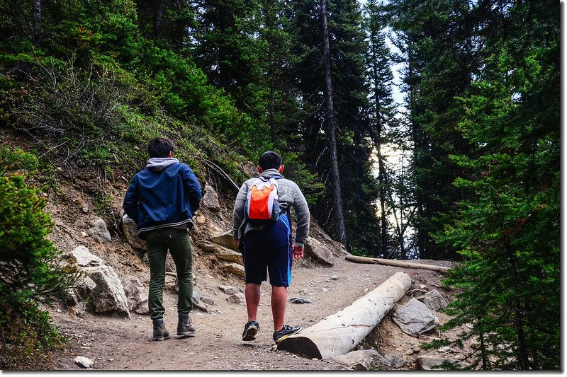 Matthew &amp; Jacob make thier way up to Lake Agnes &amp; Teahouse