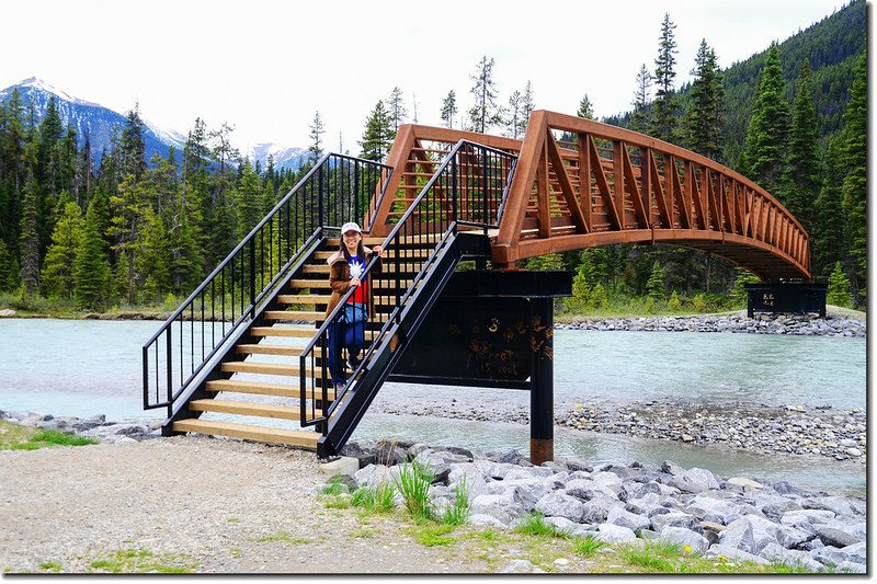 The bridge across the Vermilion River in  Paint Pots Trail 1