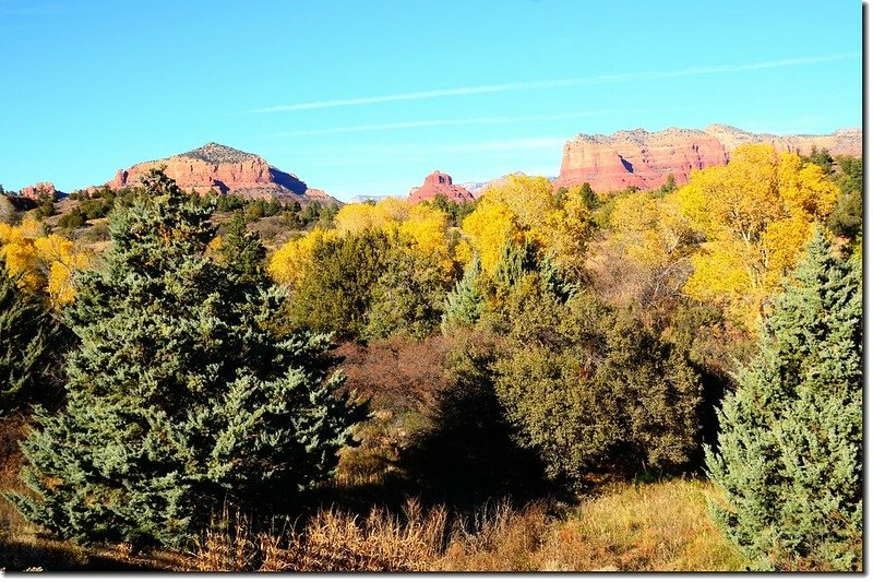 Overlooking northeast onto Bell Rock &amp; Courthouse Butte from Red Rock Ranger Station &amp; Visitor Center 1