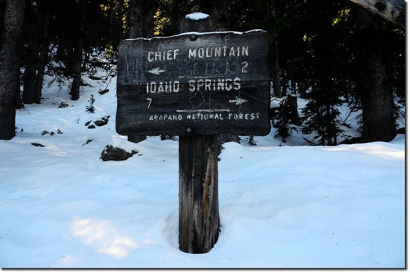 The sign at the cross roads of Old Squaw Pass Rd.