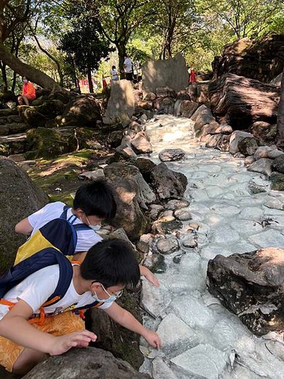 台北陽明山》從第一停車場 前往 前山公園》沿途風景老少咸宜半