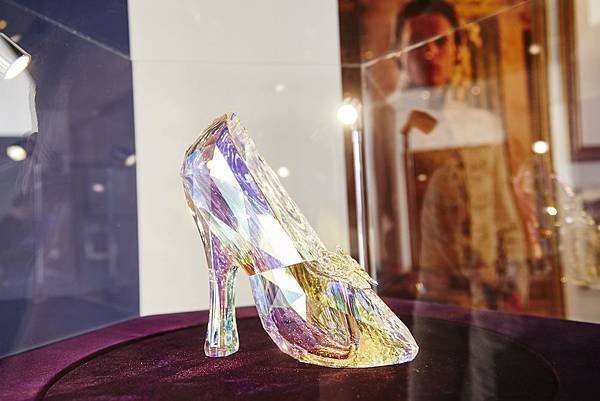 swarovski-glass-slipper-2.jpg