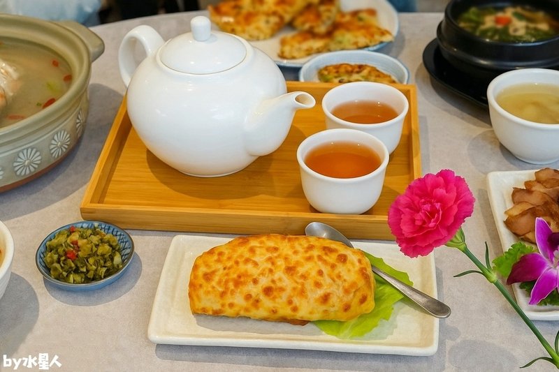 親水河畔：台中七期餐廳推薦，超道地韓式人蔘雞湯，絕美水岸景觀