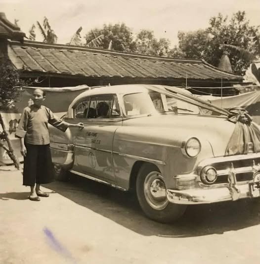 1954-1988年，台灣車輛老照片-阿嬤這種裝扮是詔安客-