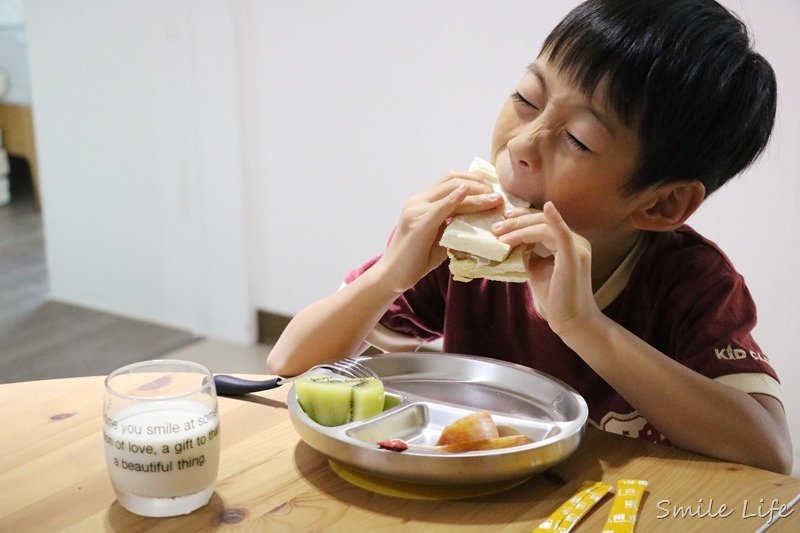 10/12開團預告▌副食品／兒童餐具推薦「美國Avanchy不鏽鋼+可拆吸盤兒童餐具」。雙層304食品級不鏽鋼。高顏值完美八色