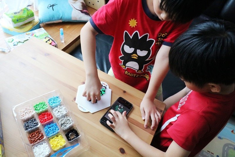 STEAM玩美學大集合|Magna-Tiles 透光彩色磁力片、Hey Clay黏土、水拼豆、星空沙、迪士尼米奇多功能兒童遊戲桌