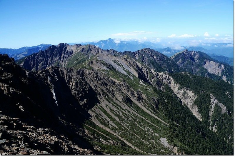 玉山主北岔路南眺 2