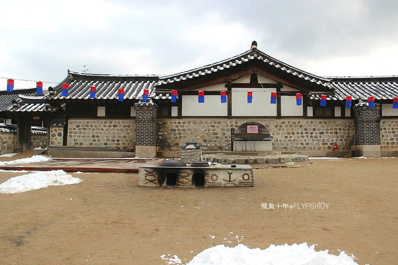 韓國首爾。下大雪的東廟、南山谷韓屋村(남산골한옥마을)、 土