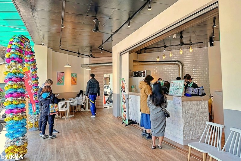 早安山丘：台中北區平價早午餐，推薦必吃泰式打拋豬炒泡麵、現烤
