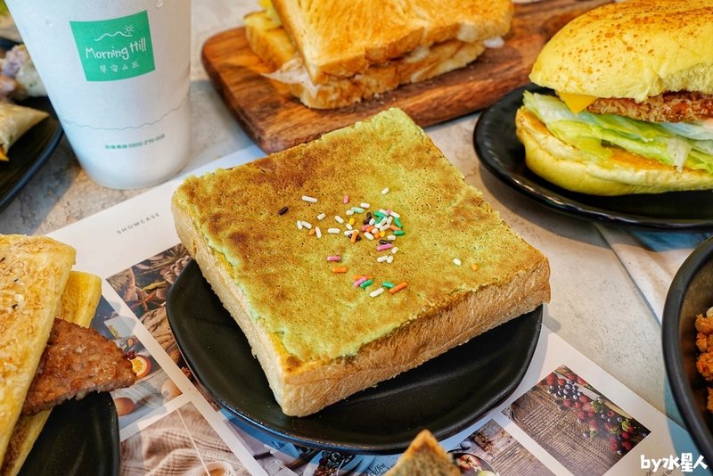 早安山丘：台中北區平價早午餐，推薦必吃泰式打拋豬炒泡麵、現烤