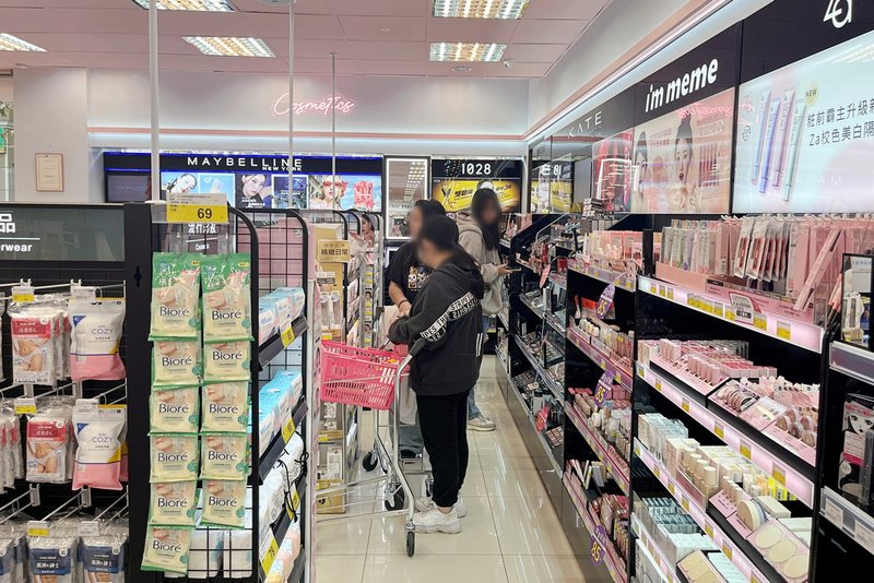 台中沙鹿光華時尚廣場：全台唯一買寶雅POYA抽蘋果iPad，