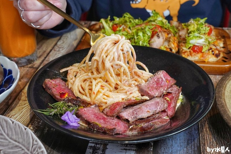 瑰覓Gui Mi：台中逢甲義大利麵燉飯，浮誇擺盤大份量，自家