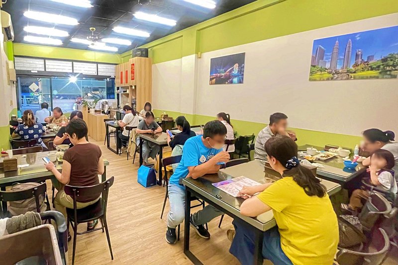 新馬小廚：台中海南雞飯推薦，老闆是馬來西亞人，新加坡叻沙麵、