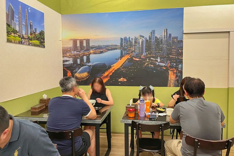 新馬小廚：台中海南雞飯推薦，老闆是馬來西亞人，新加坡叻沙麵、
