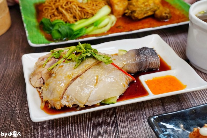 新馬小廚：台中海南雞飯推薦，老闆是馬來西亞人，新加坡叻沙麵、