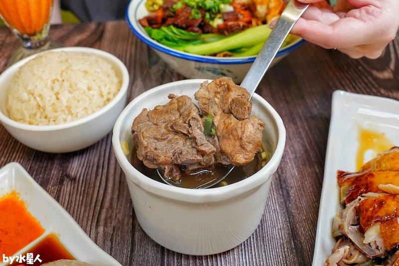 新馬小廚：台中海南雞飯推薦，老闆是馬來西亞人，新加坡叻沙麵、