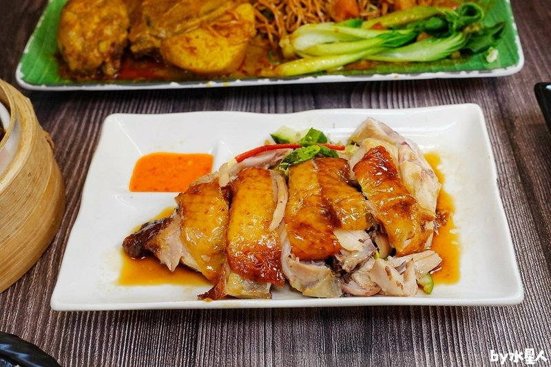 新馬小廚：台中海南雞飯推薦，老闆是馬來西亞人，新加坡叻沙麵、