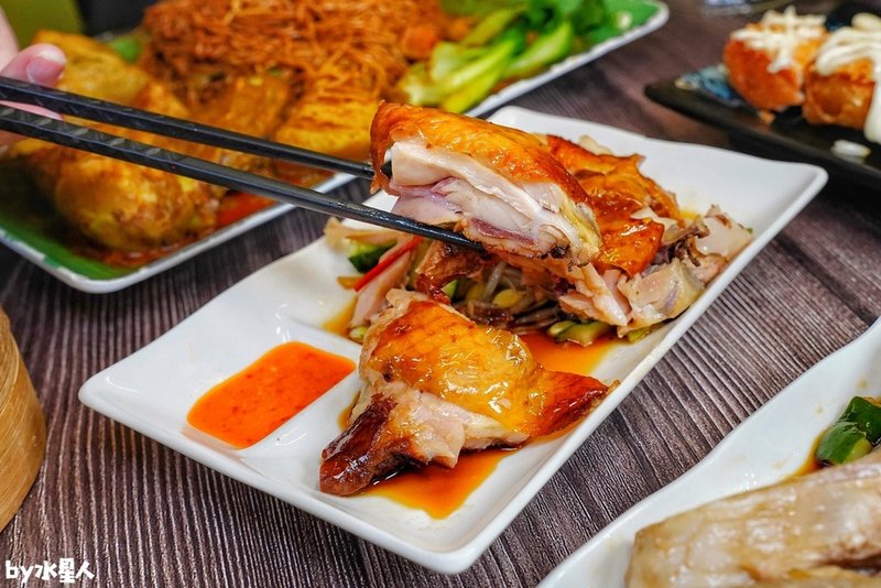 新馬小廚：台中海南雞飯推薦，老闆是馬來西亞人，新加坡叻沙麵、