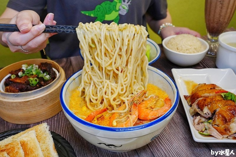 新馬小廚：台中海南雞飯推薦，老闆是馬來西亞人，新加坡叻沙麵、