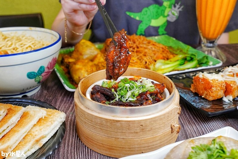 新馬小廚：台中海南雞飯推薦，老闆是馬來西亞人，新加坡叻沙麵、