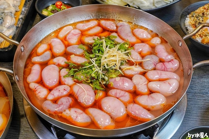 超爆料鍋物！水產商開的火鍋店，巨量雞佛海鮮放到滿，飲料冰淇淋