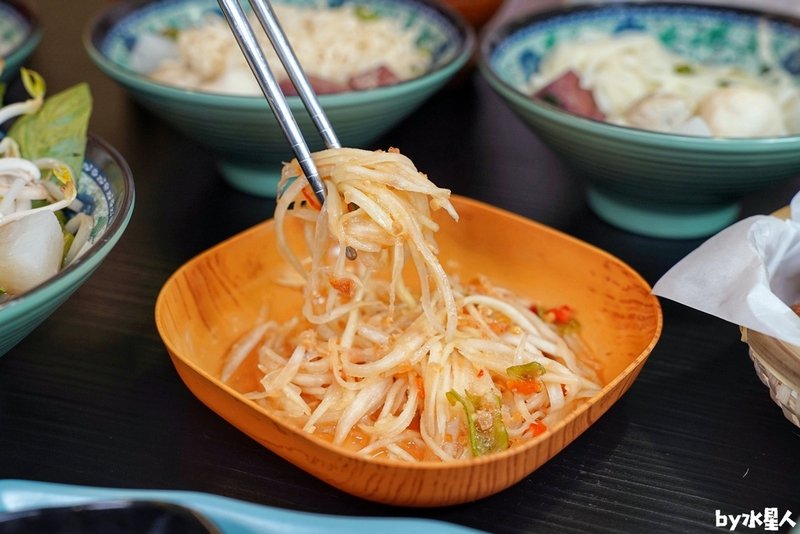 阿瑞ma泰國55船面：台中一中新開幕泰式船麵，道地船麵一碗5