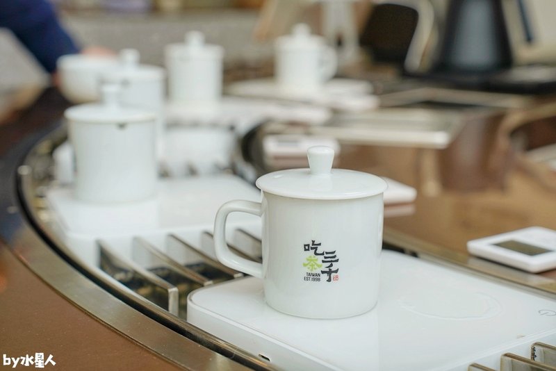 吃茶三千：台中茶飲界精品，40年老宅改造絕美茶館，店內語音導