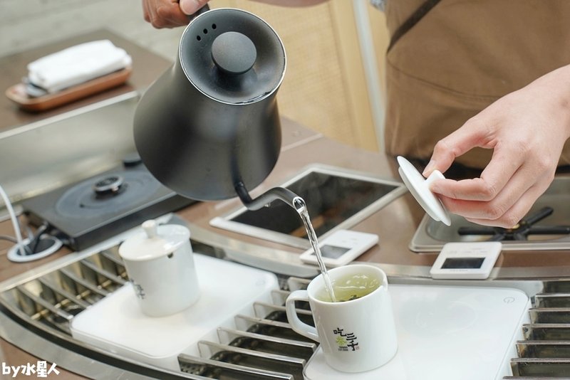 吃茶三千：台中茶飲界精品，40年老宅改造絕美茶館，店內語音導