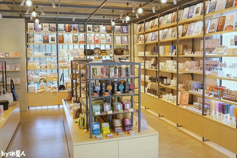 日月町複合式商場：南投埔里景點推薦，占地5千坪最美休息驛站，