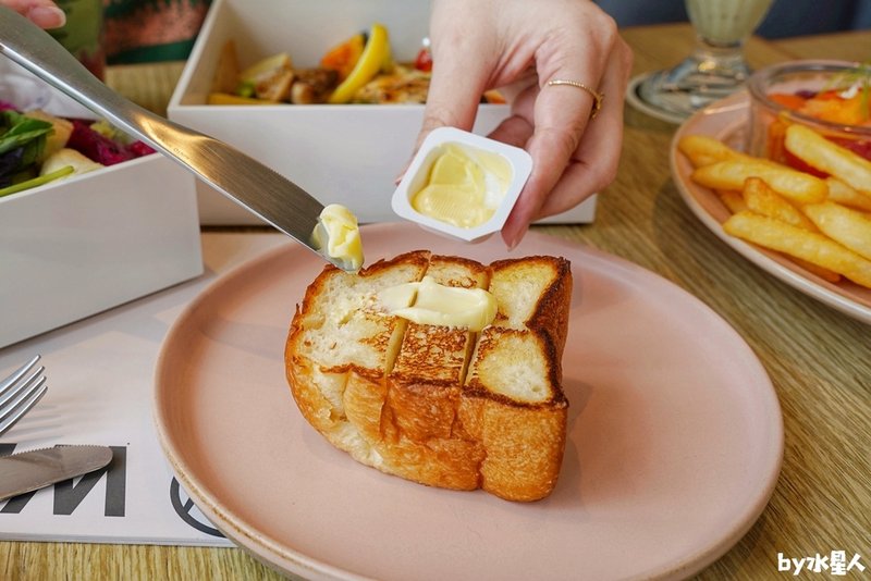 日月町複合式商場：南投埔里景點推薦，占地5千坪最美休息驛站，
