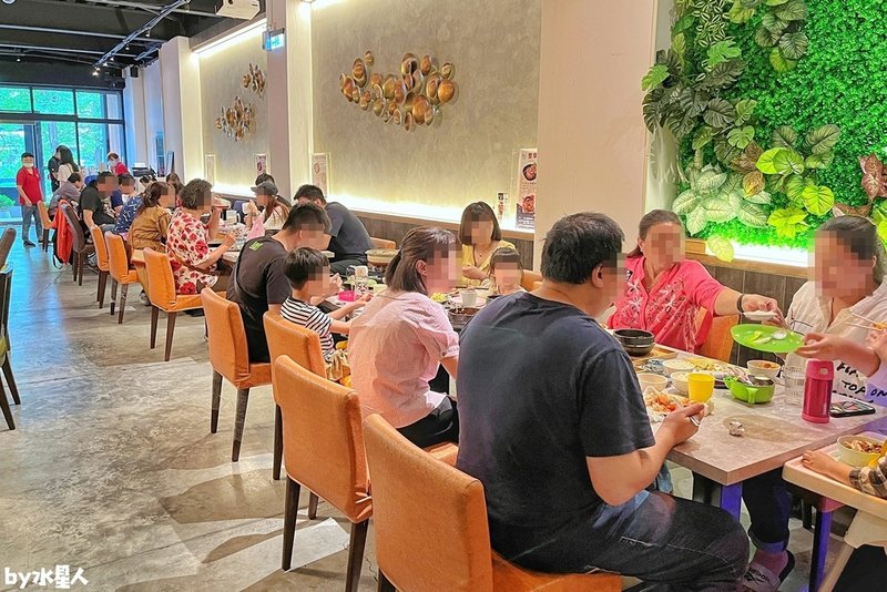 親水河畔：台中七期餐廳推薦，超道地韓式人蔘雞湯，絕美水岸景觀
