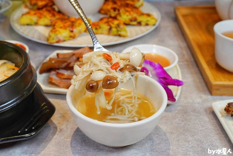 親水河畔：台中七期餐廳推薦，超道地韓式人蔘雞湯，絕美水岸景觀