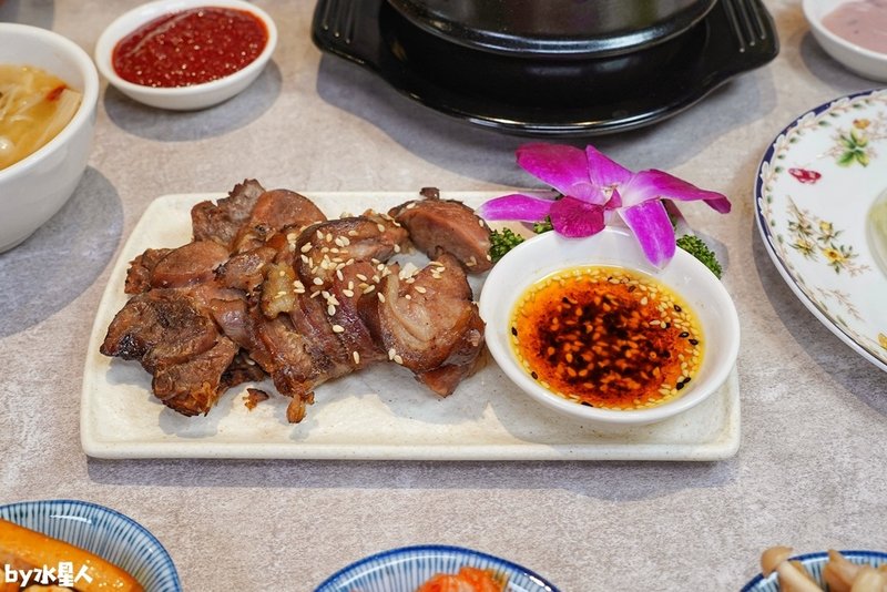 親水河畔：台中七期餐廳推薦，超道地韓式人蔘雞湯，絕美水岸景觀