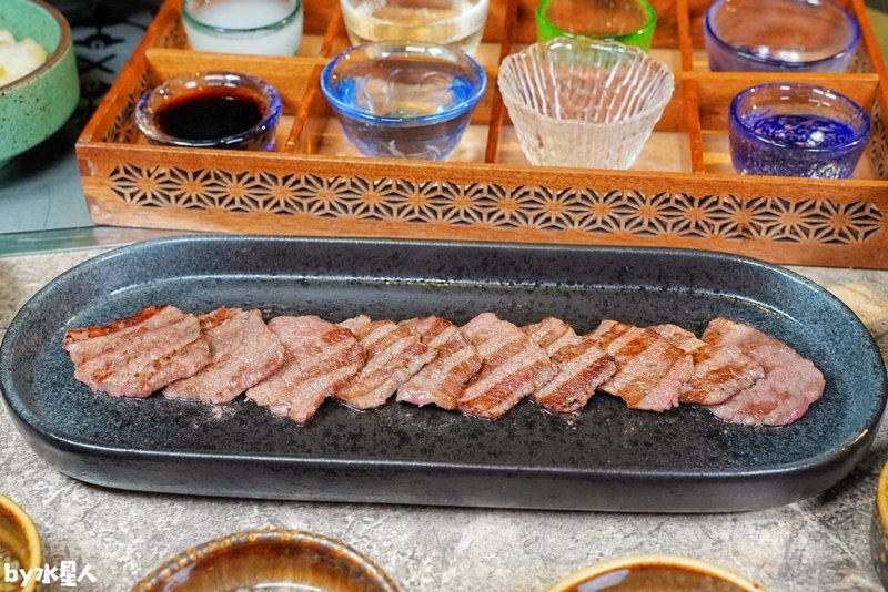 精誠壹山：台中燒肉推薦，全程專人代烤服務，壽星優惠招待海膽蛋