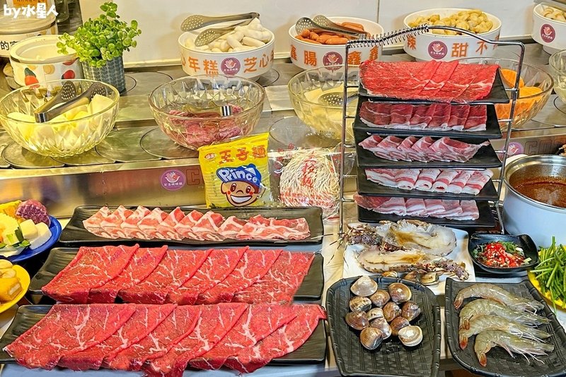 花漾轉轉鍋：台中一中迴轉火鍋吃到飽199元起，超過60種食材