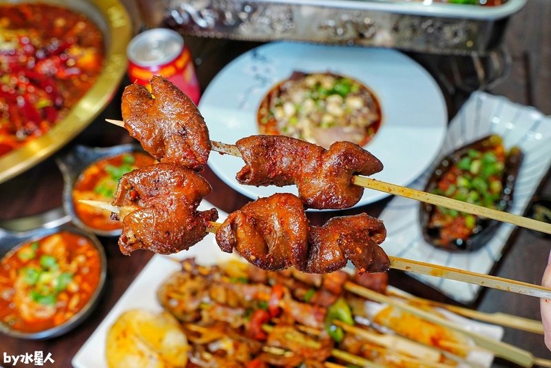 川麵道總店（昌平路）台中唯一大陸燒烤美蛙魚頭鍋專賣，總老闆主