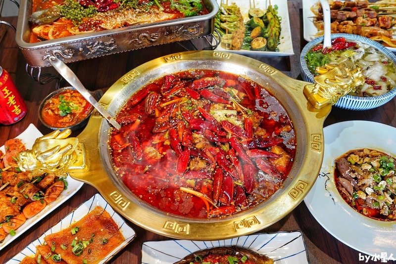 川麵道總店（昌平路）台中唯一大陸燒烤美蛙魚頭鍋專賣，總老闆主