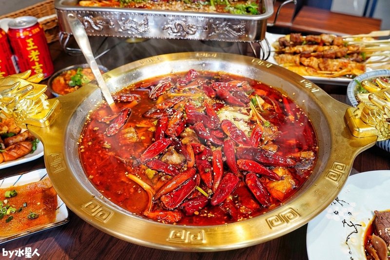 川麵道總店（昌平路）台中唯一大陸燒烤美蛙魚頭鍋專賣，總老闆主