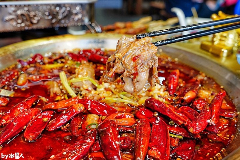 川麵道總店（昌平路）台中唯一大陸燒烤美蛙魚頭鍋專賣，總老闆主