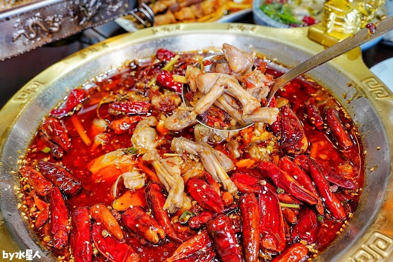 川麵道總店（昌平路）台中唯一大陸燒烤美蛙魚頭鍋專賣，總老闆主