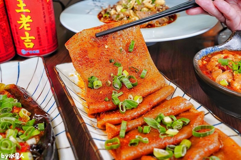 川麵道總店（昌平路）台中唯一大陸燒烤美蛙魚頭鍋專賣，總老闆主