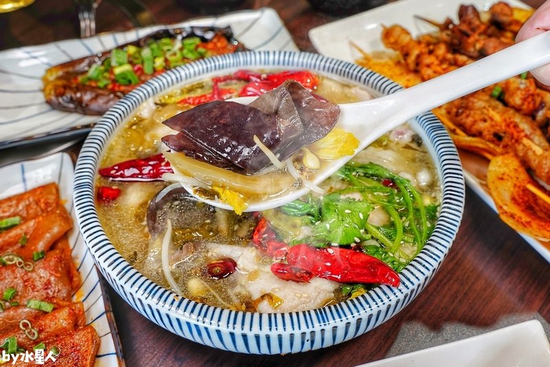 川麵道總店（昌平路）台中唯一大陸燒烤美蛙魚頭鍋專賣，總老闆主