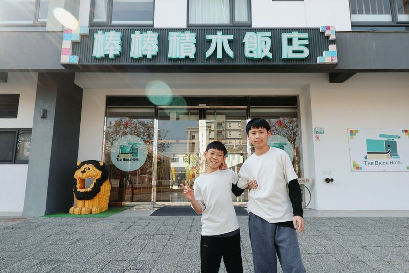 嘉義│棒棒積木飯店。專屬電動車開到退房、超大親子主題房、暢玩