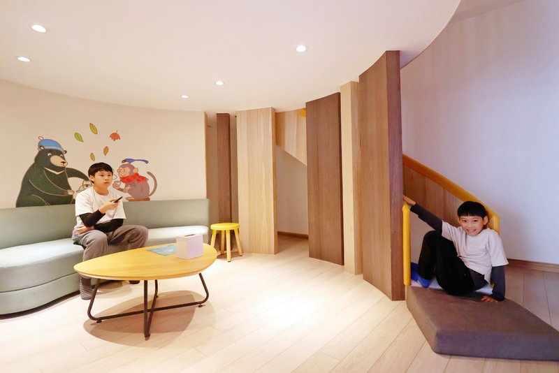 嘉義│棒棒積木飯店。專屬電動車開到退房、超大親子主題房、暢玩